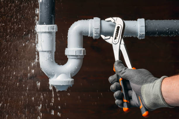 Professional Emergency Plumber technician working in New Castle, PA